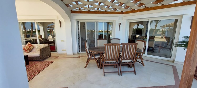 Villa with Private pool, jacuzzi & Jetty - 4